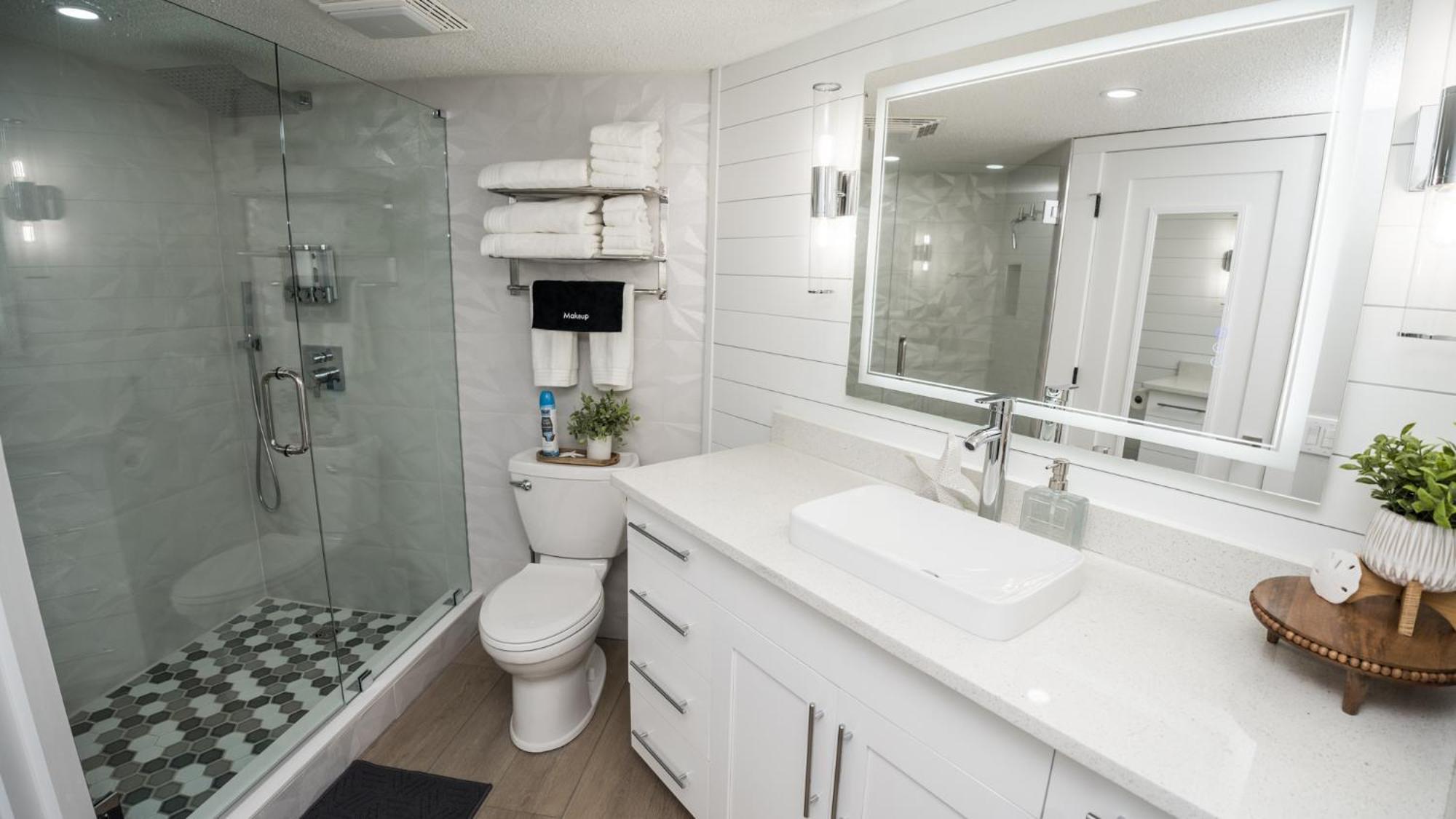 New Rental - 3Br 3Ba Corner Beachfront - 2024 Remodel - 3 Pools, Tiki Hut, Gym, Tennis Panama City Beach Eksteriør bilde