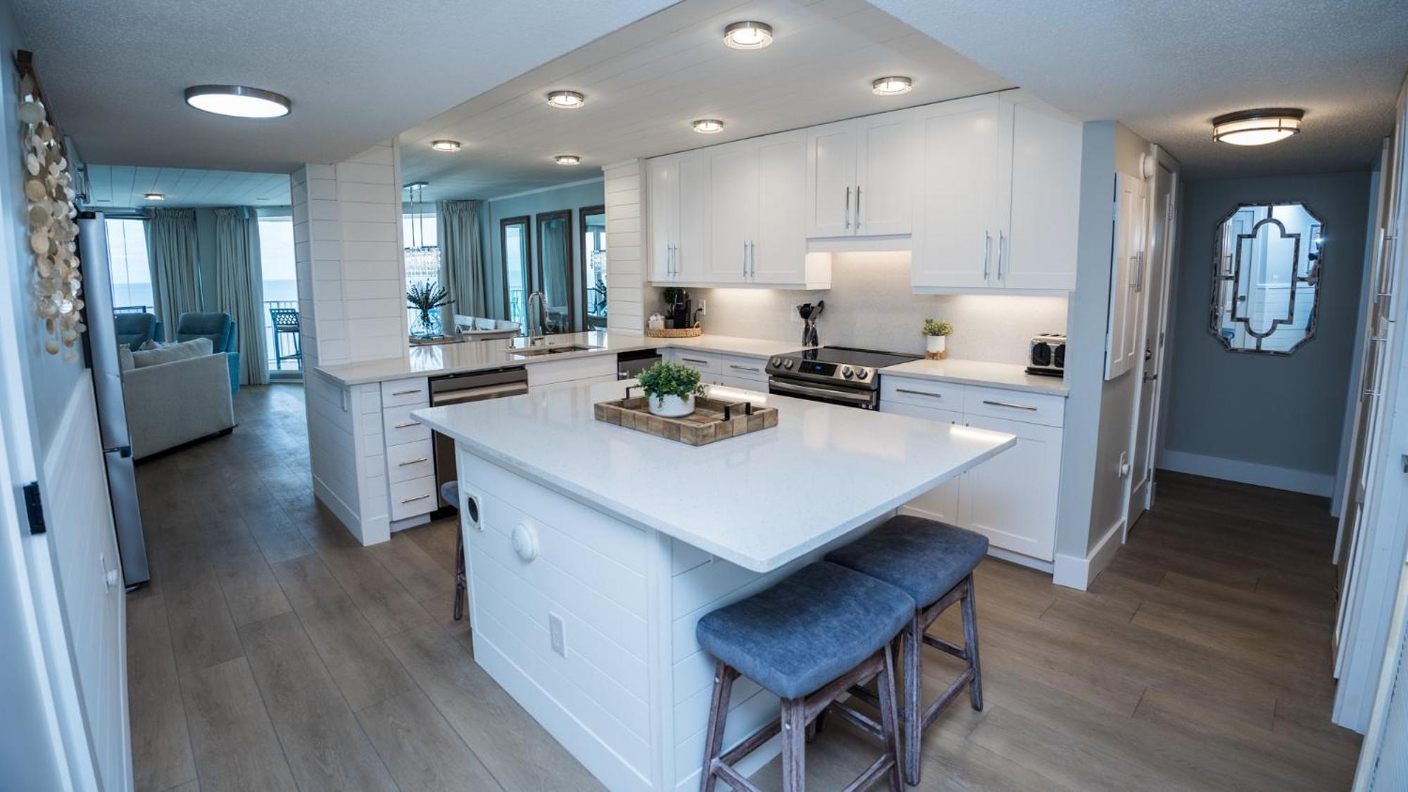 New Rental - 3Br 3Ba Corner Beachfront - 2024 Remodel - 3 Pools, Tiki Hut, Gym, Tennis Panama City Beach Eksteriør bilde