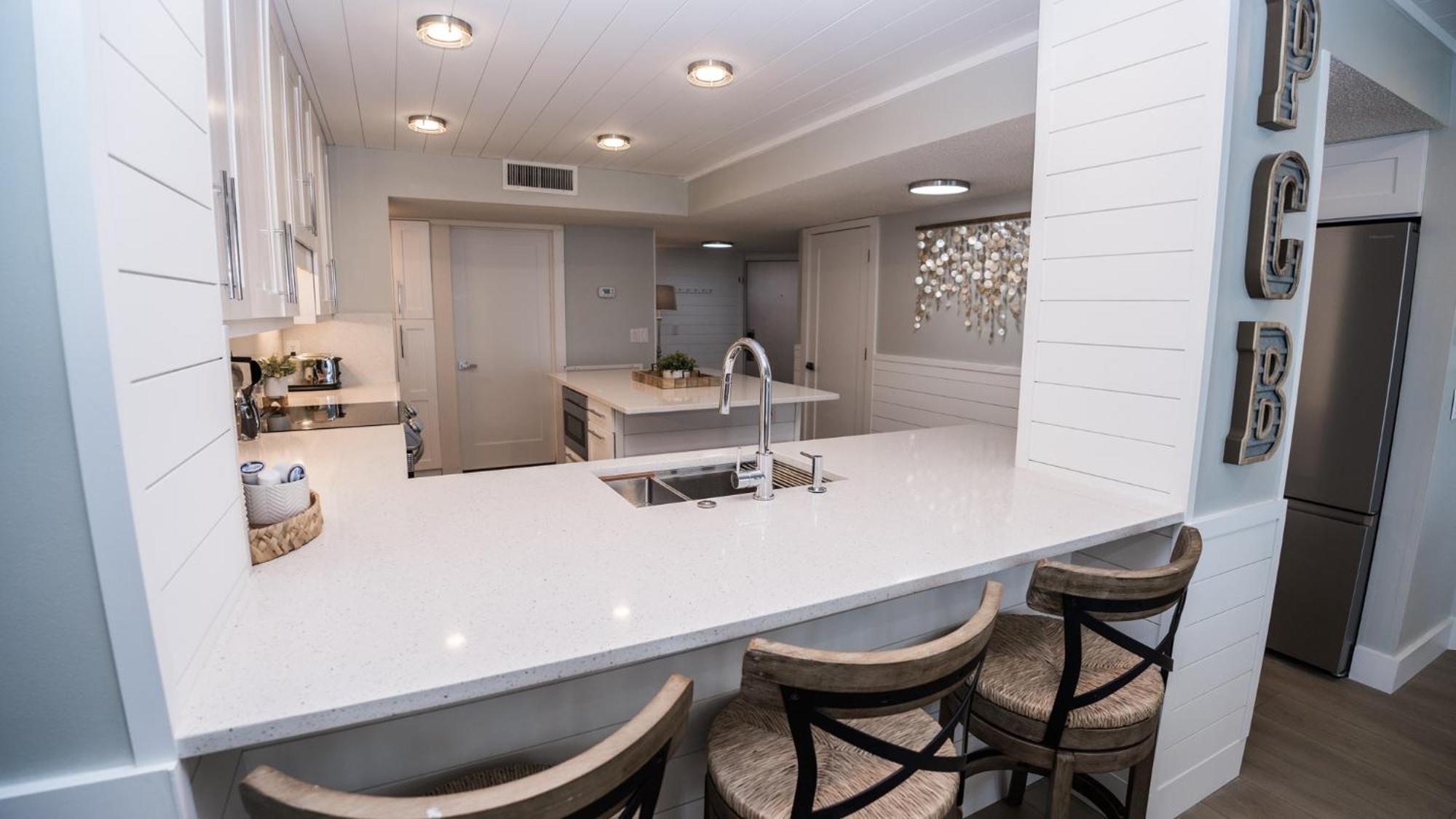 New Rental - 3Br 3Ba Corner Beachfront - 2024 Remodel - 3 Pools, Tiki Hut, Gym, Tennis Panama City Beach Eksteriør bilde
