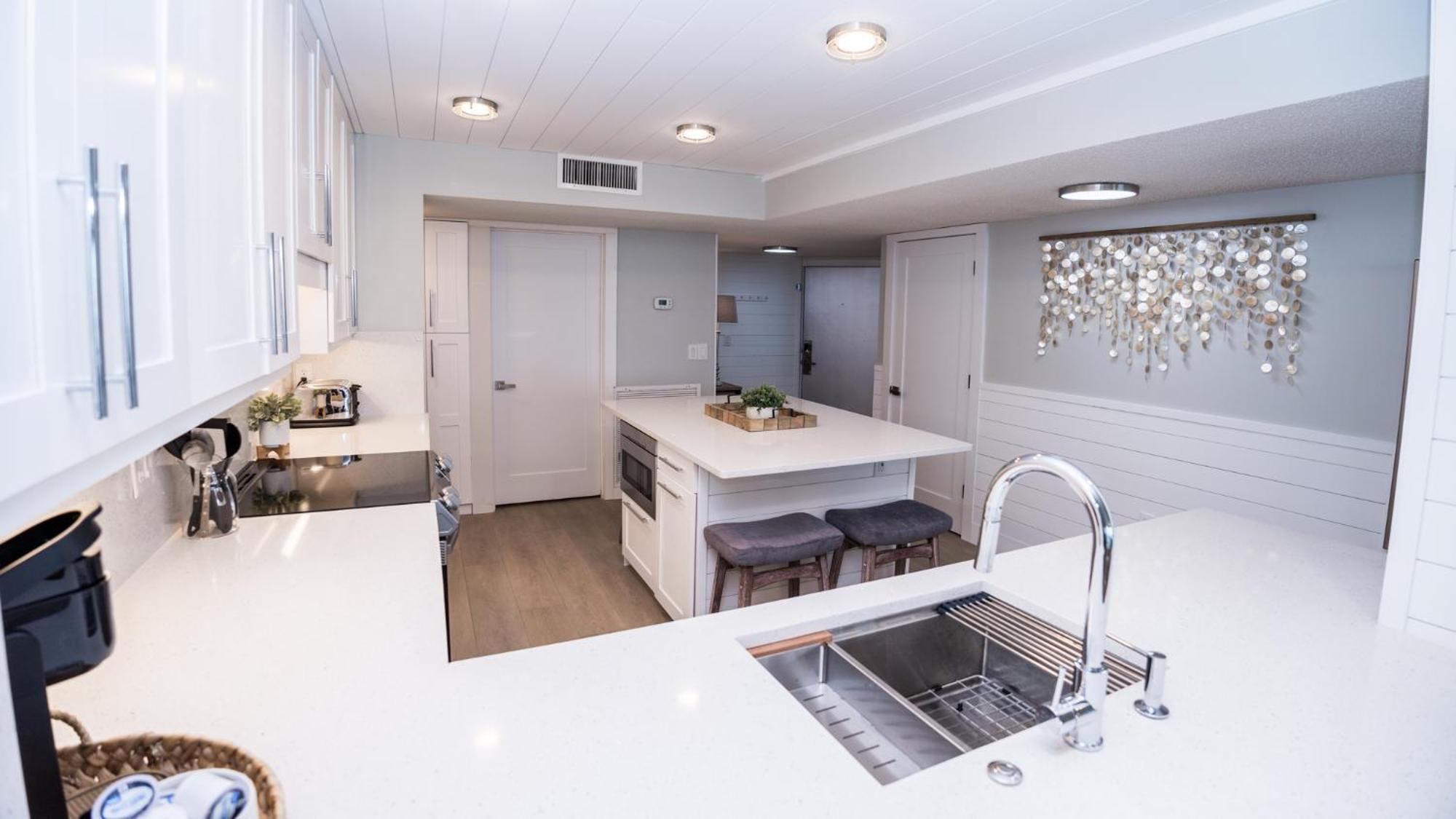 New Rental - 3Br 3Ba Corner Beachfront - 2024 Remodel - 3 Pools, Tiki Hut, Gym, Tennis Panama City Beach Eksteriør bilde